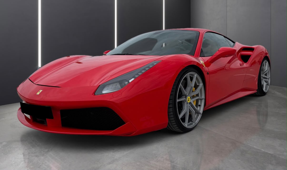 FERRARI 488
